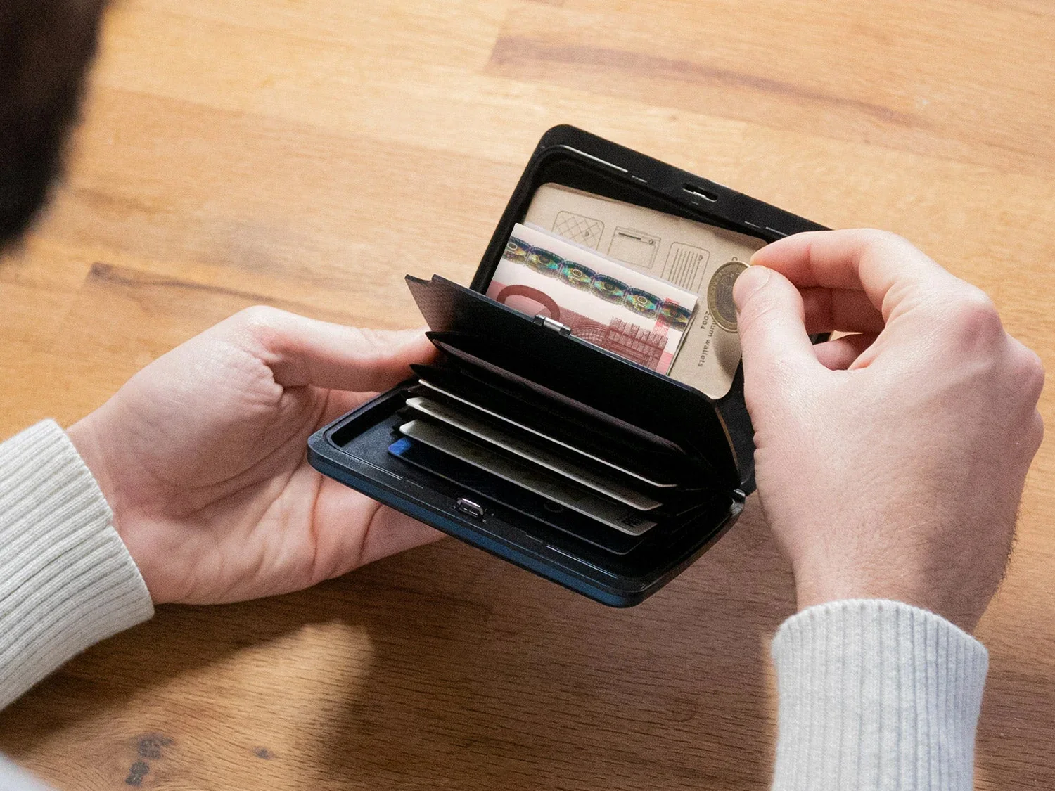 Ogon Smart Case Oslo / Large / Twill Carbon Fiber Wallet - Image 5
