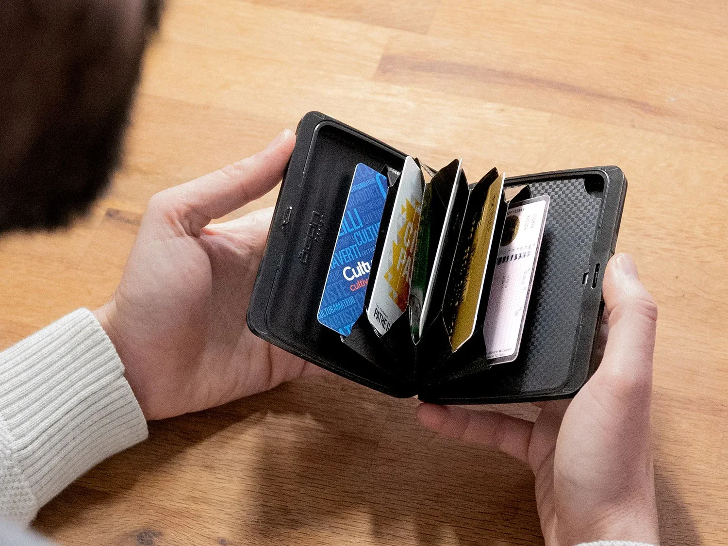 Ogon Smart Case Oslo / Large / Twill Carbon Fiber Wallet - Image 6